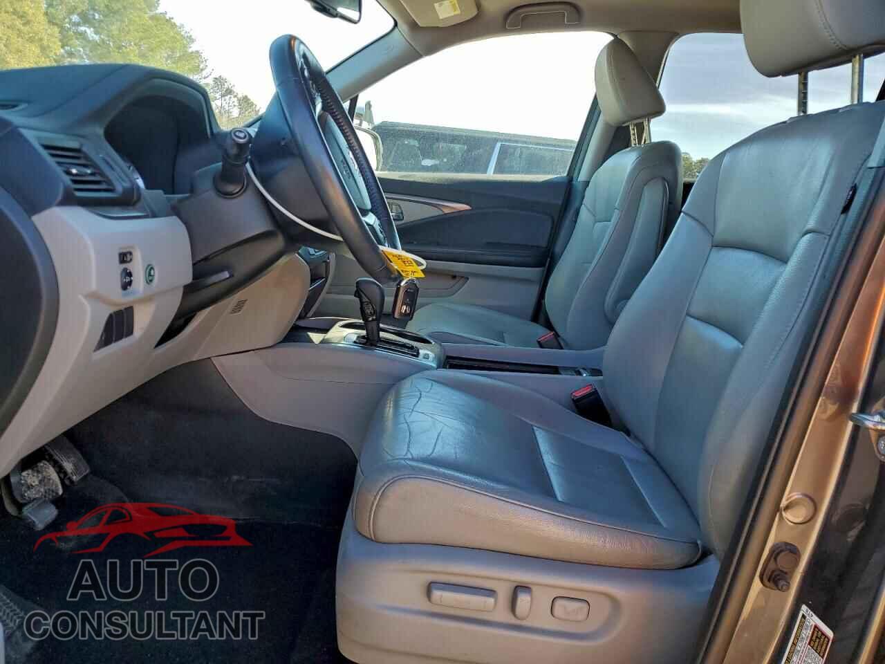 HONDA PILOT 2017 - 5FNYF5H5XHB016864