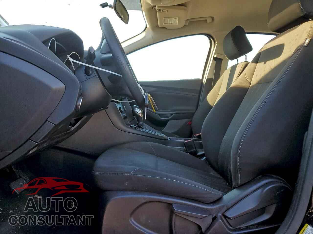 FORD FOCUS 2016 - 1FADP3F22GL308681