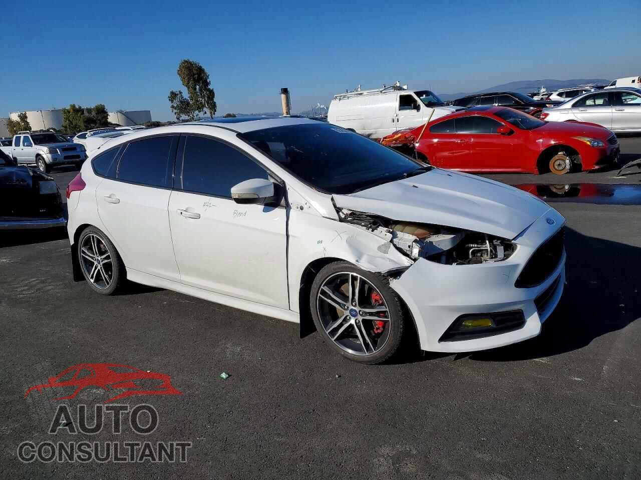 FORD FOCUS 2017 - 1FADP3L95HL314493