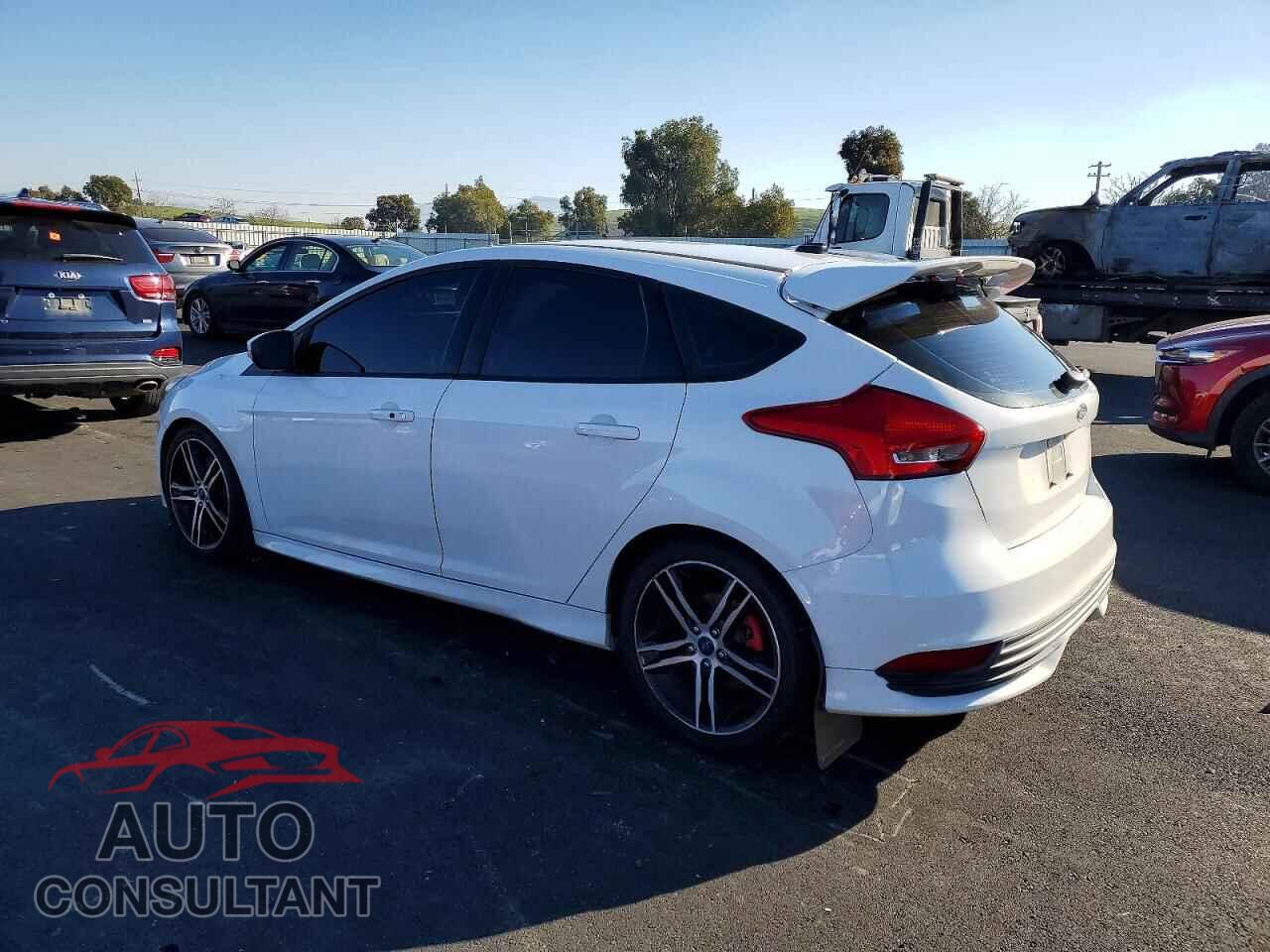 FORD FOCUS 2017 - 1FADP3L95HL314493