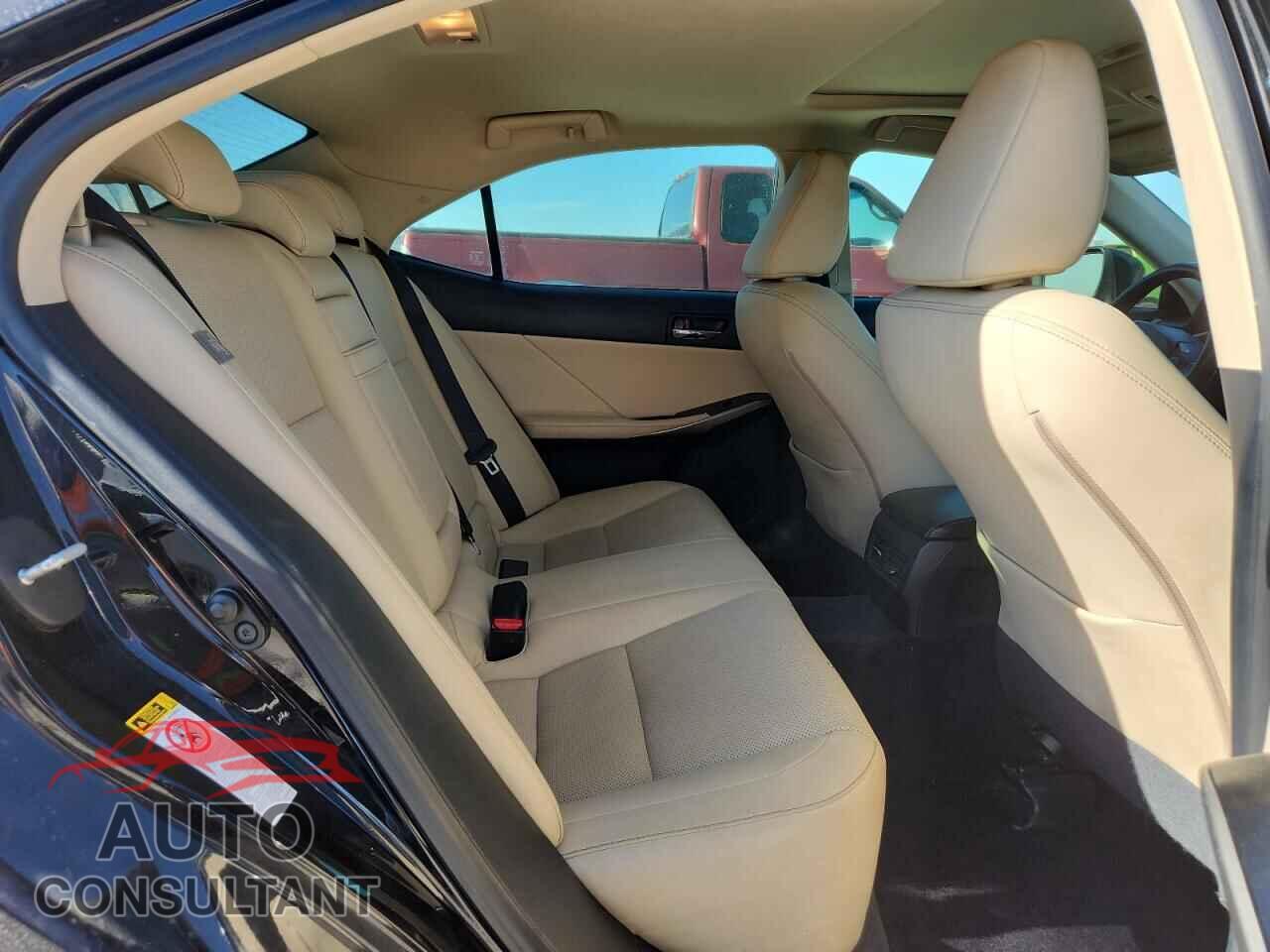 LEXUS IS 2014 - JTHCE1D23E5000521
