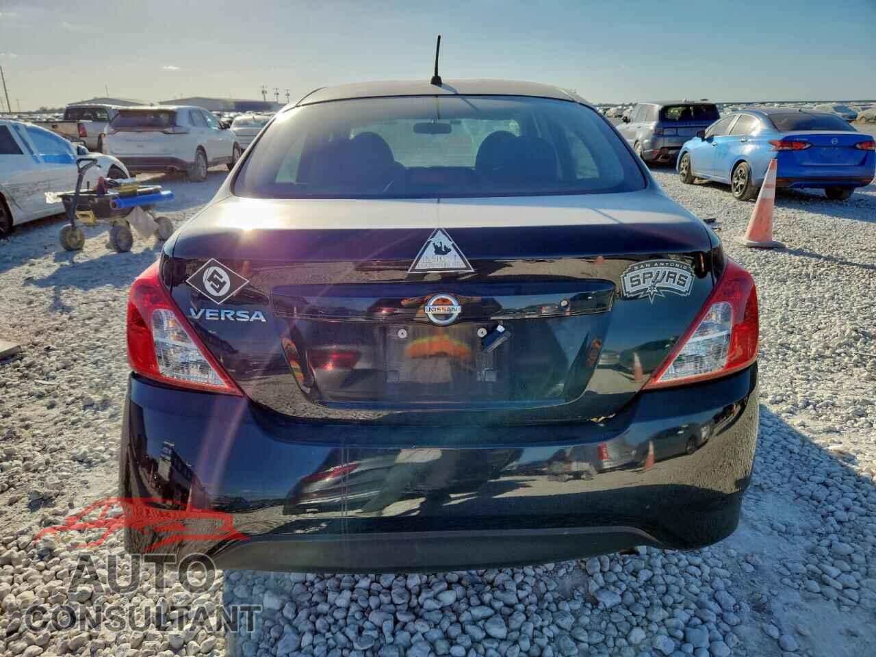 NISSAN VERSA 2017 - 3N1CN7AP3HL896587