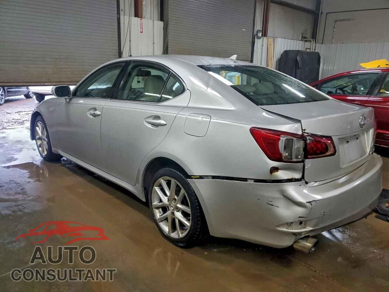 LEXUS IS 2011 - JTHCF5C27B5046452