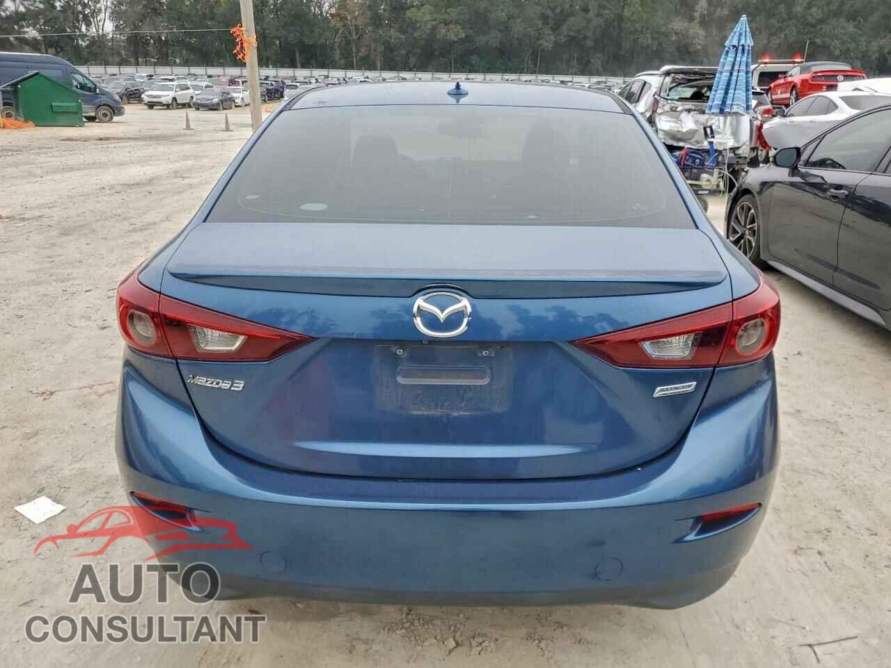 MAZDA 3 2018 - 3MZBN1V37JM161928