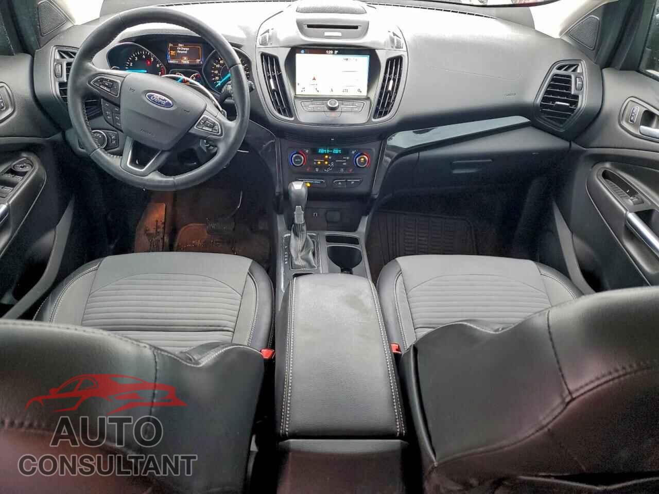FORD ESCAPE 2017 - 1FMCU0GD5HUB17163