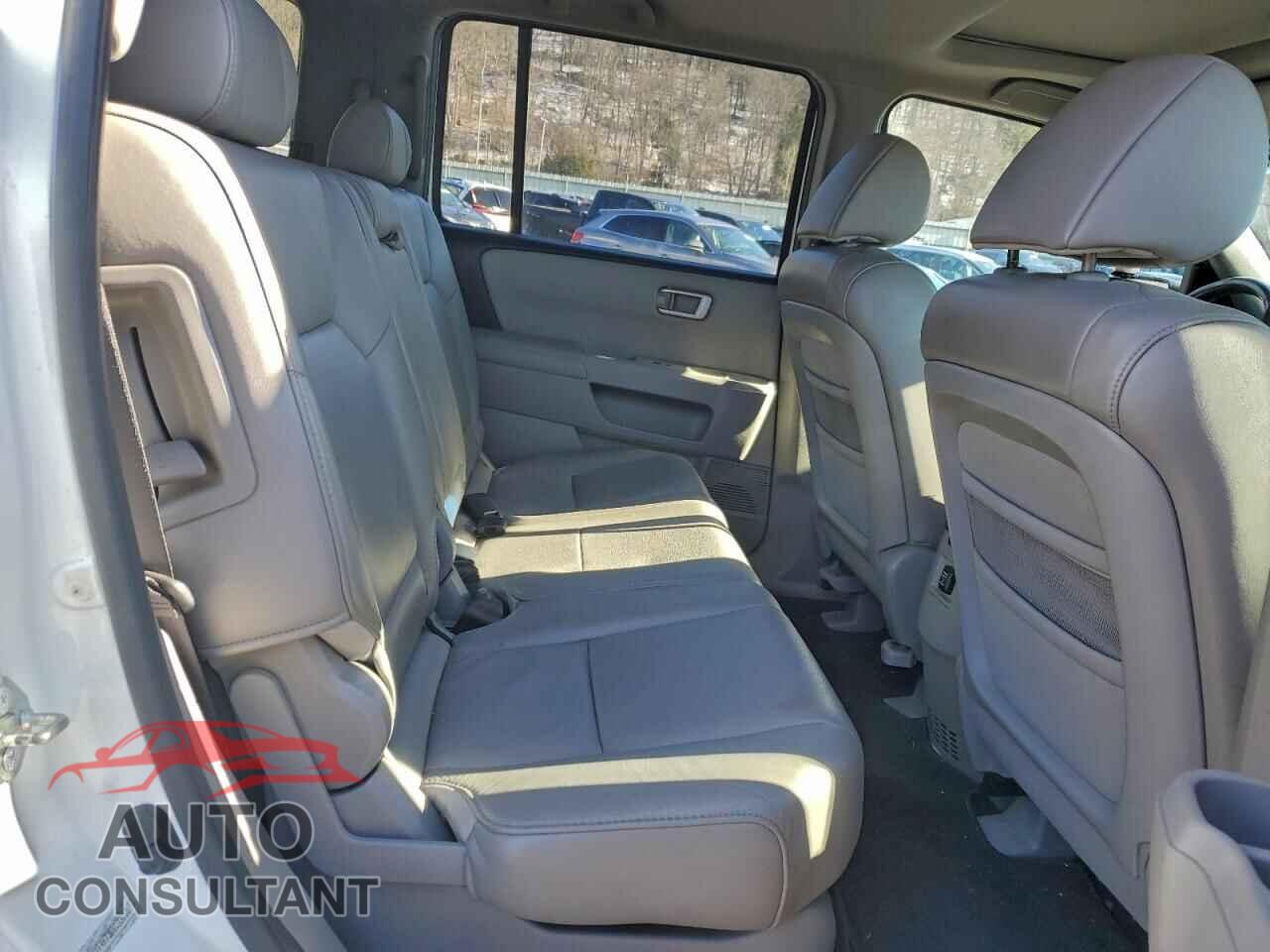 HONDA PILOT 2011 - 5FNYF4H73BB033010