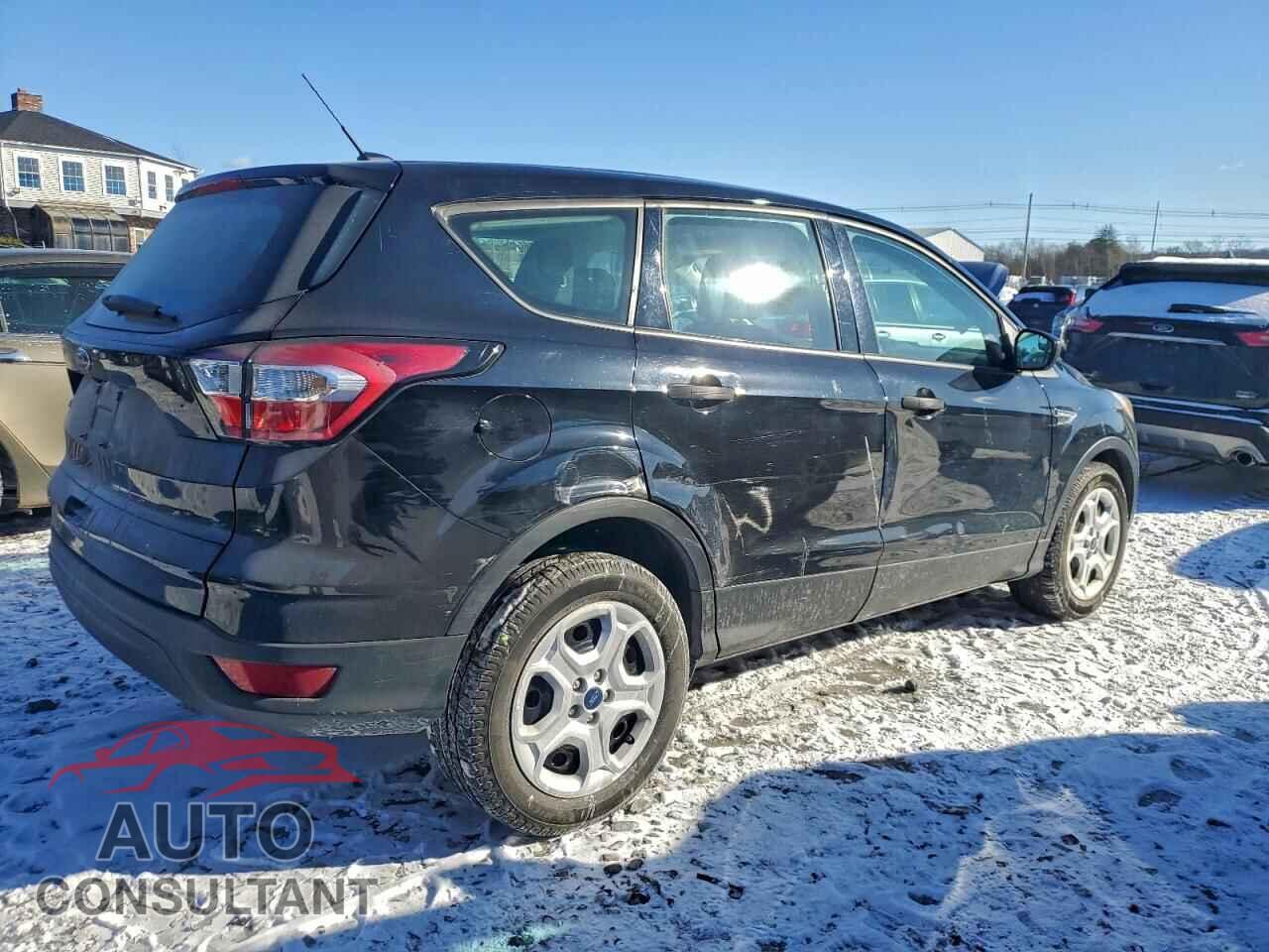 FORD ESCAPE 2017 - 1FMCU0F7XHUC57415
