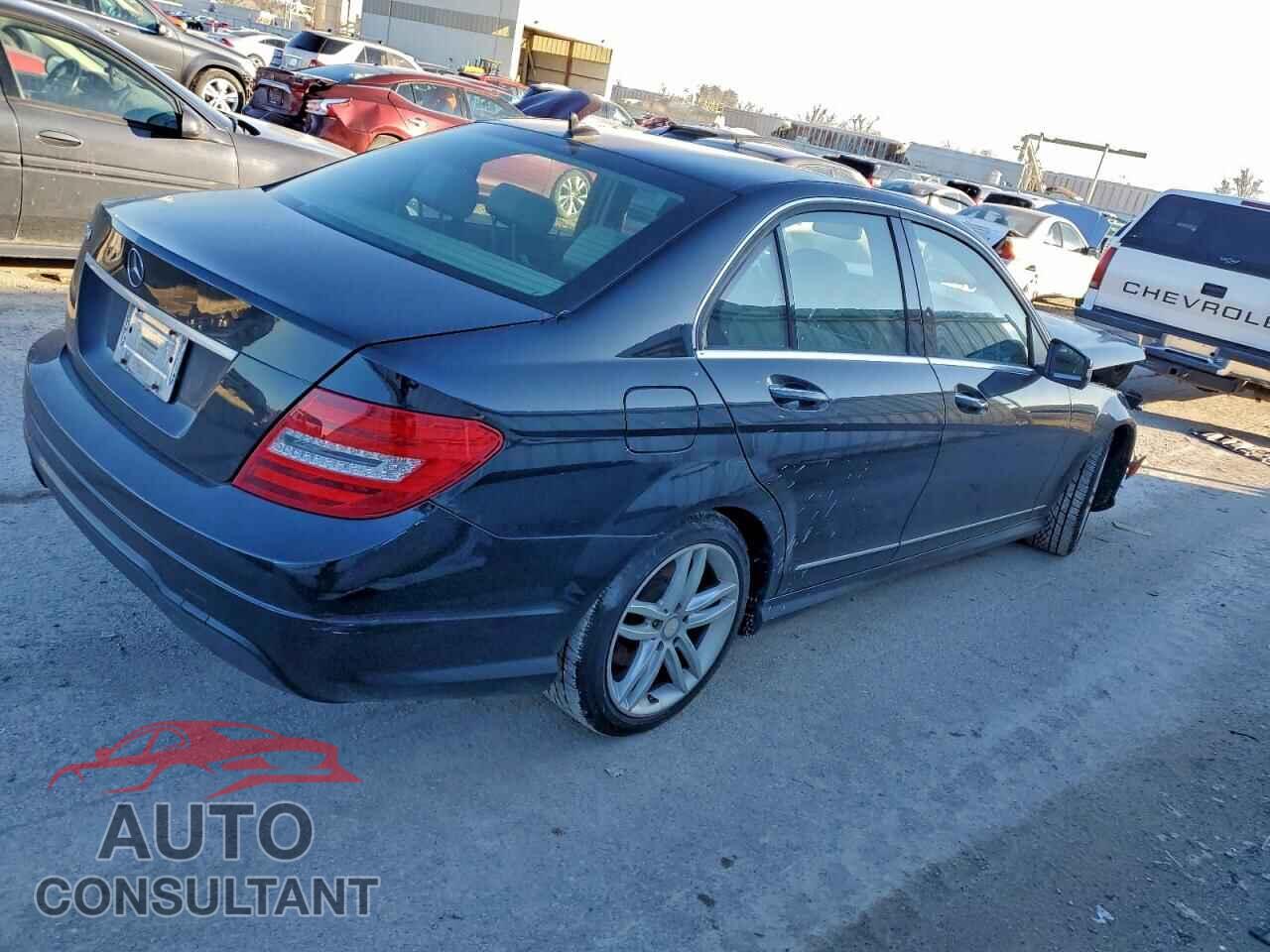 MERCEDES-BENZ C-CLASS 2013 - WDDGF4HB7DR242575