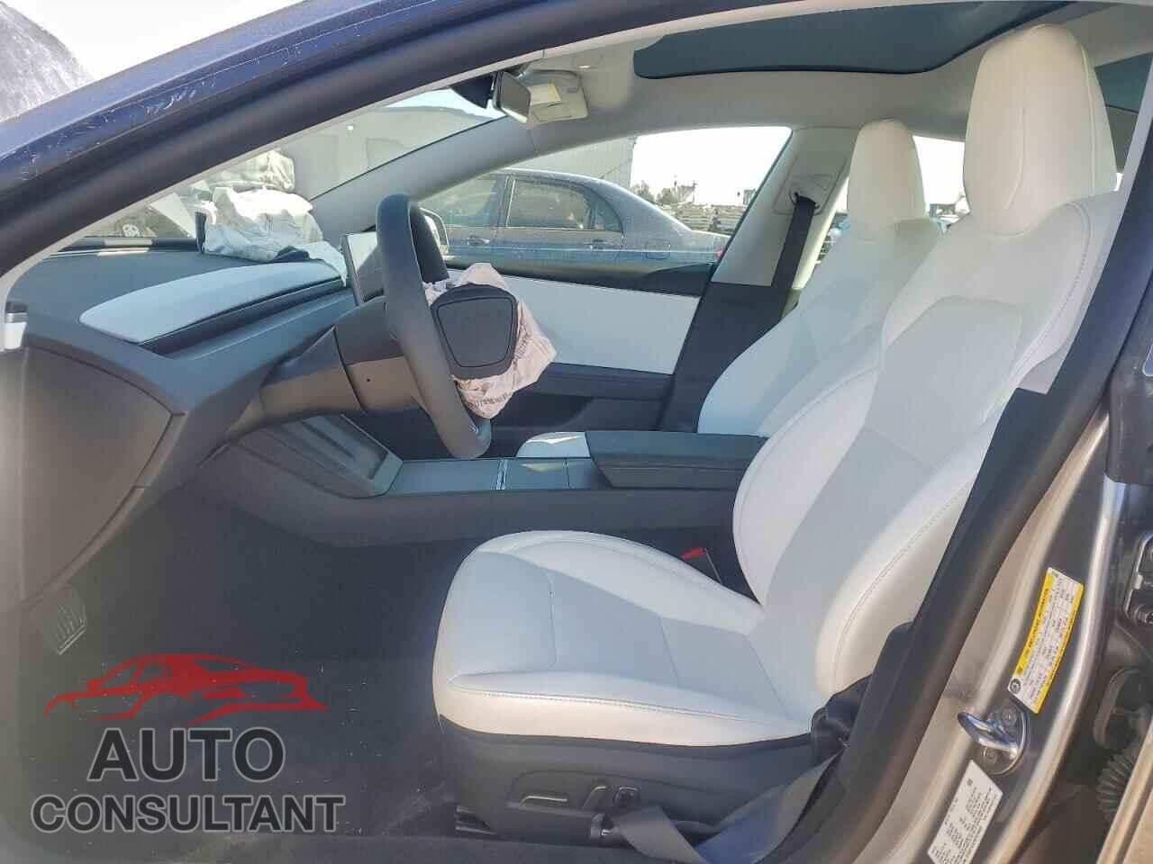 TESLA MODEL 3 2025 - 5YJ3E1EA2SF076409