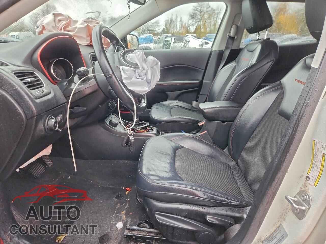 JEEP COMPASS 2018 - 3C4NJDDB2JT130291