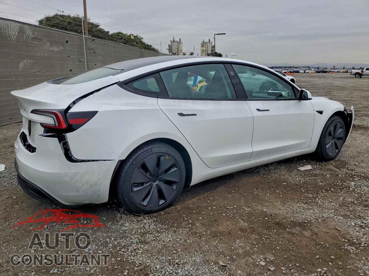 TESLA MODEL 3 2024 - 5YJ3E1EA2RF823677