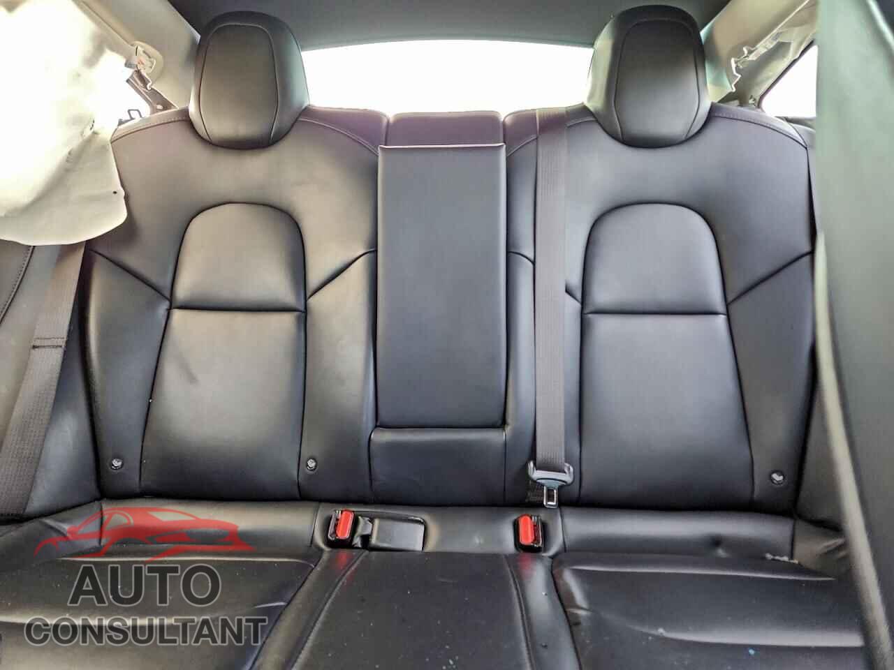 TESLA MODEL 3 2018 - 5YJ3E1EA1JF016538