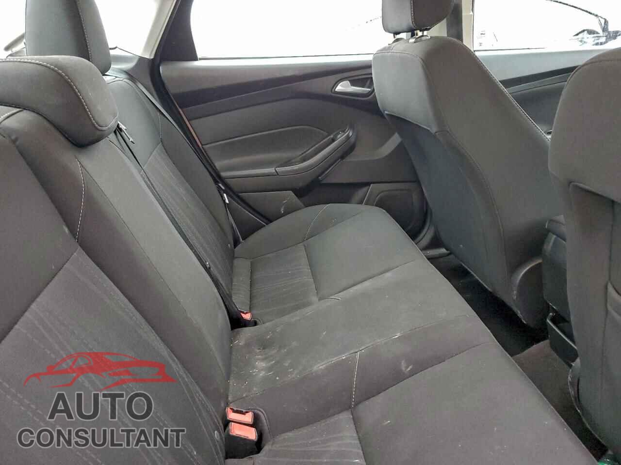 FORD FOCUS 2018 - 1FADP3FE1JL286593