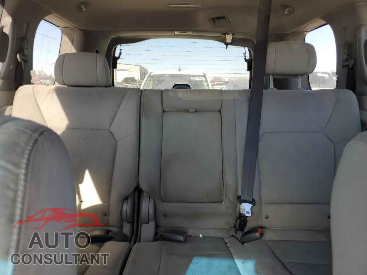 HONDA PILOT 2010 - 5FNYF4H28AB025780