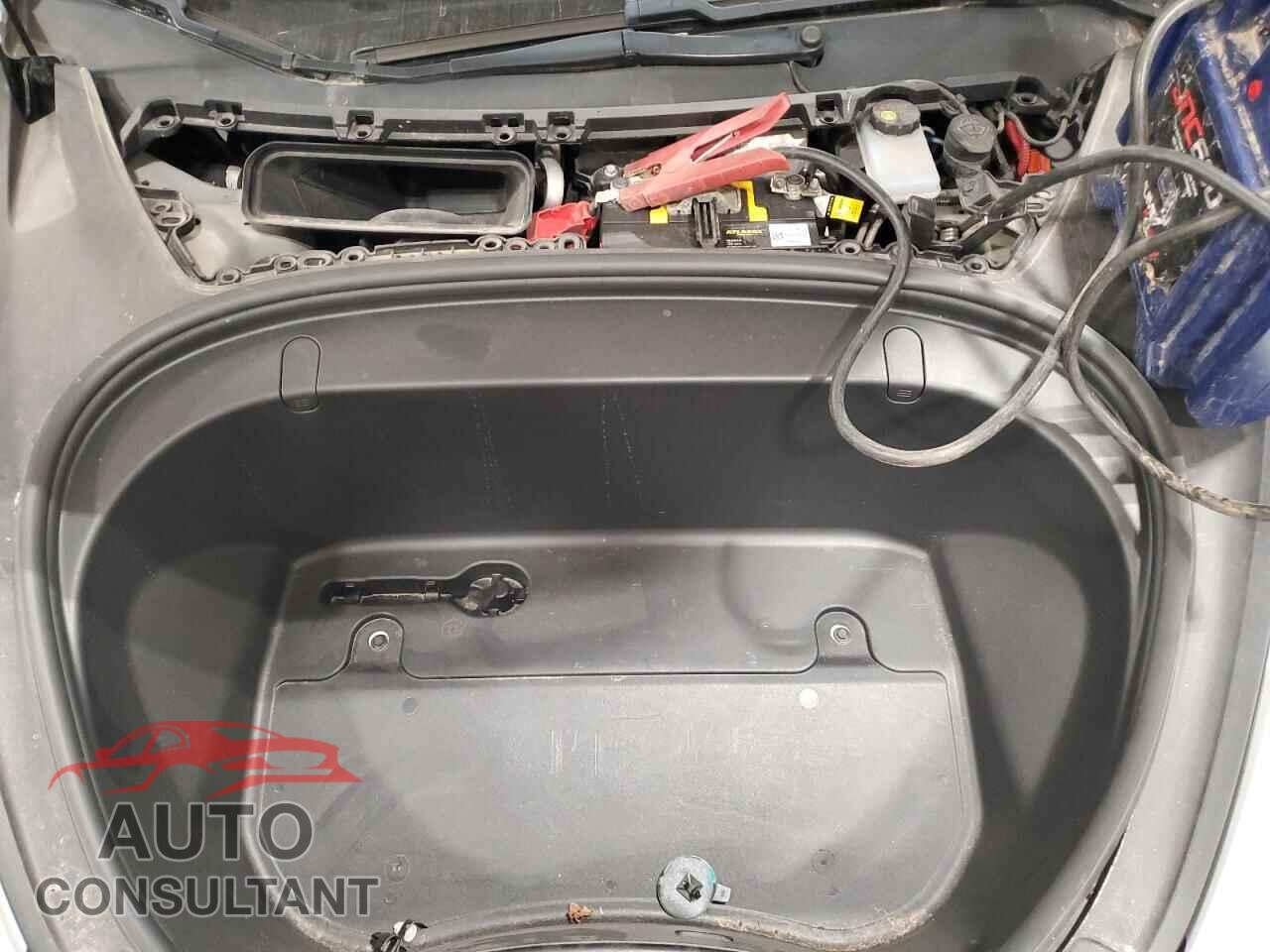 TESLA MODEL 3 2019 - 5YJ3E1EB3KF493904