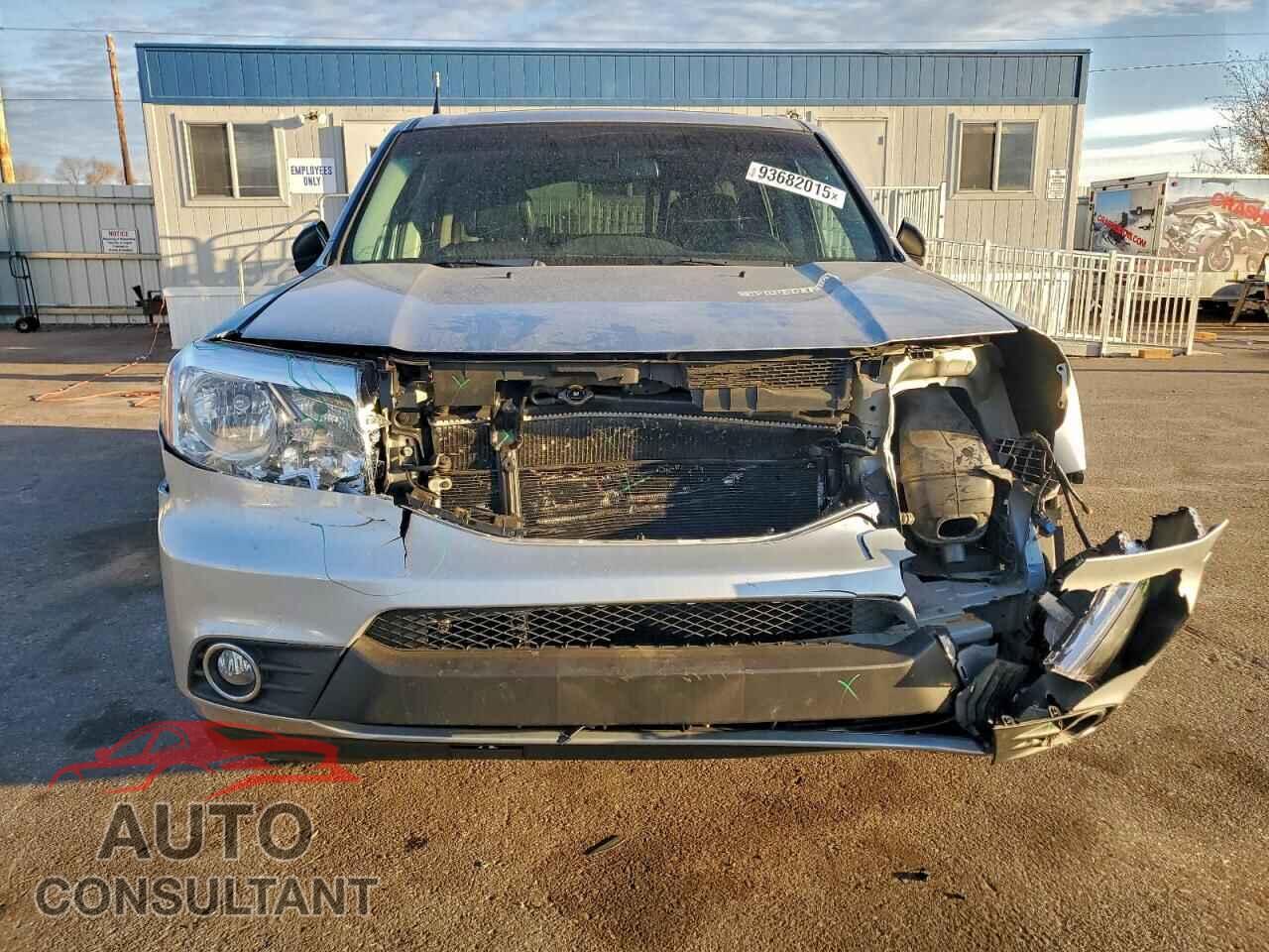 HONDA PILOT 2015 - 5FNYF4H59FB032111