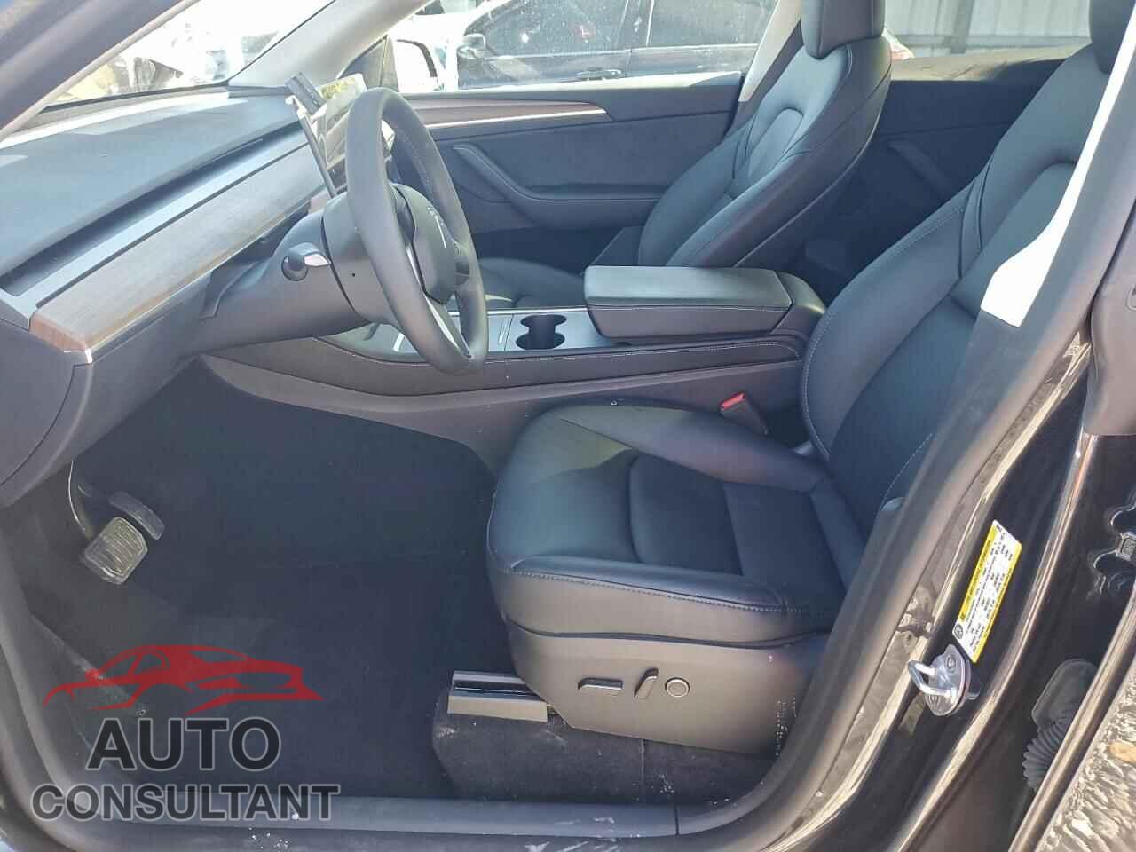TESLA MODEL Y 2024 - 7SAYGAEE9RF200613