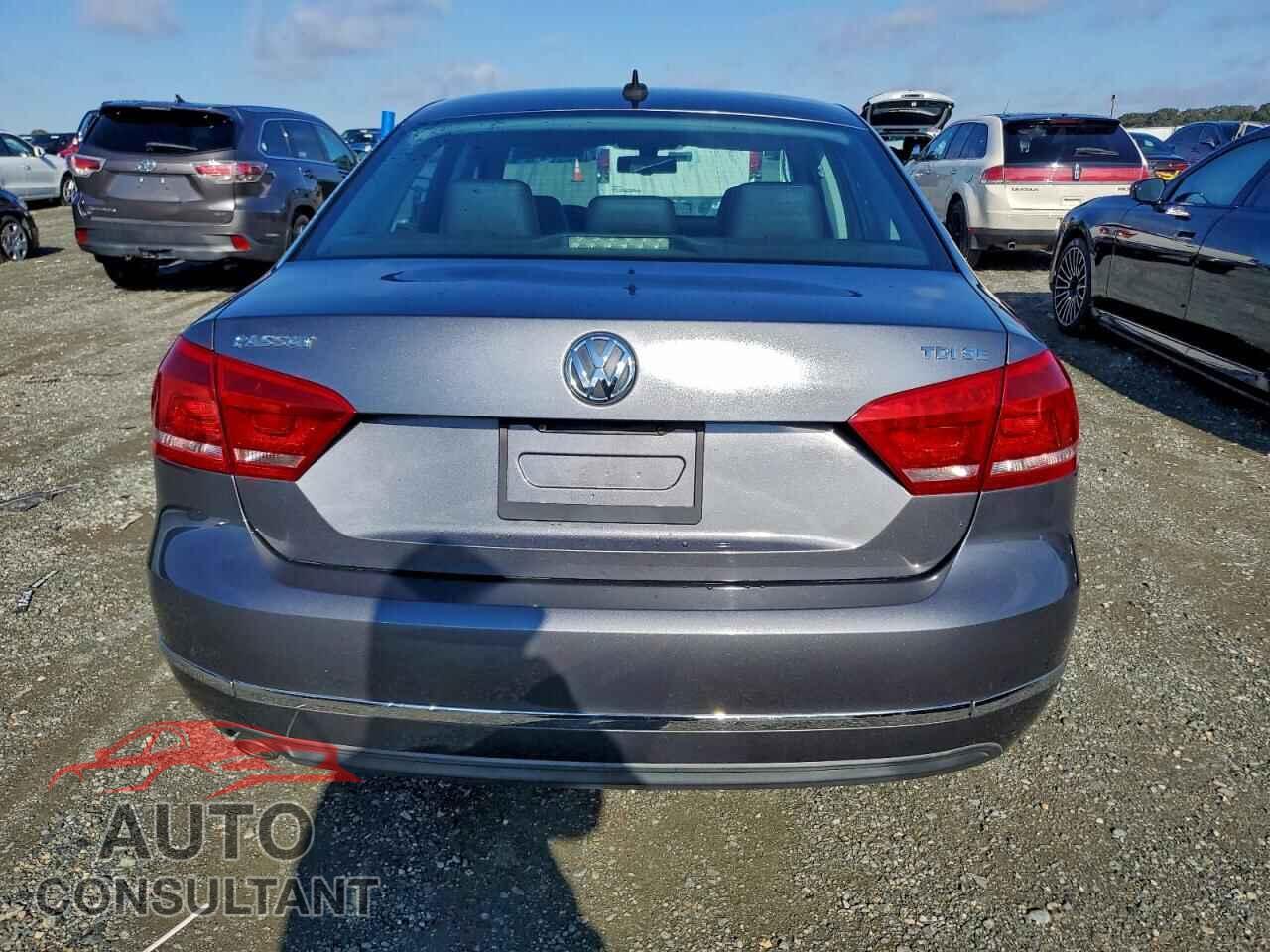 VOLKSWAGEN PASSAT 2014 - 1VWBN7A35EC007220