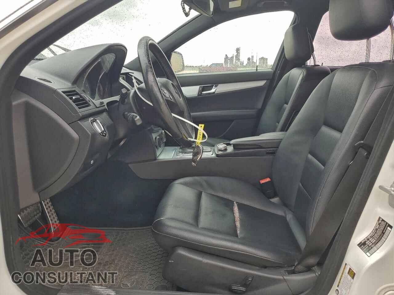 MERCEDES-BENZ C-CLASS 2009 - WDDGF54X09R050655