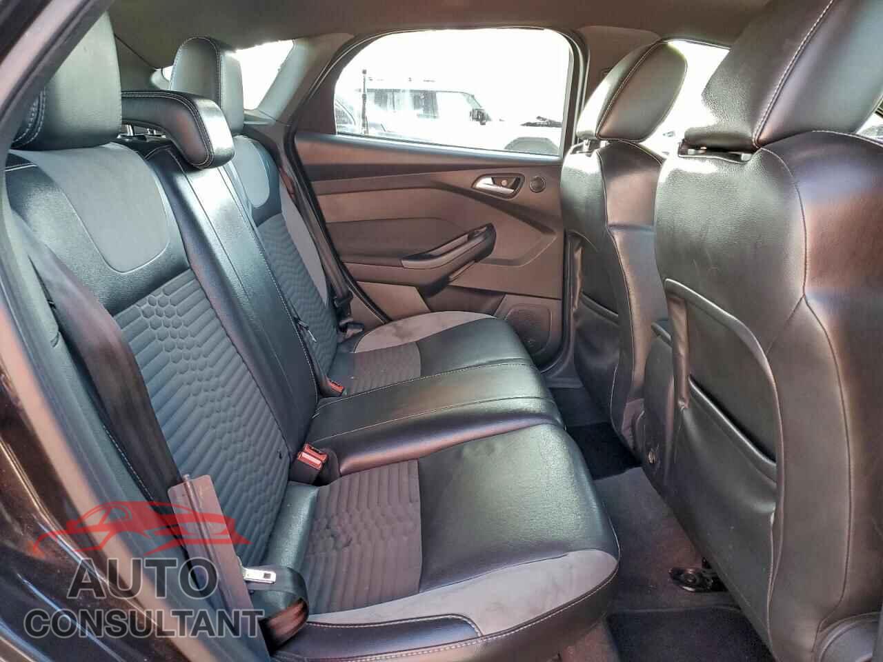FORD FOCUS 2013 - 1FADP3L99DL124237