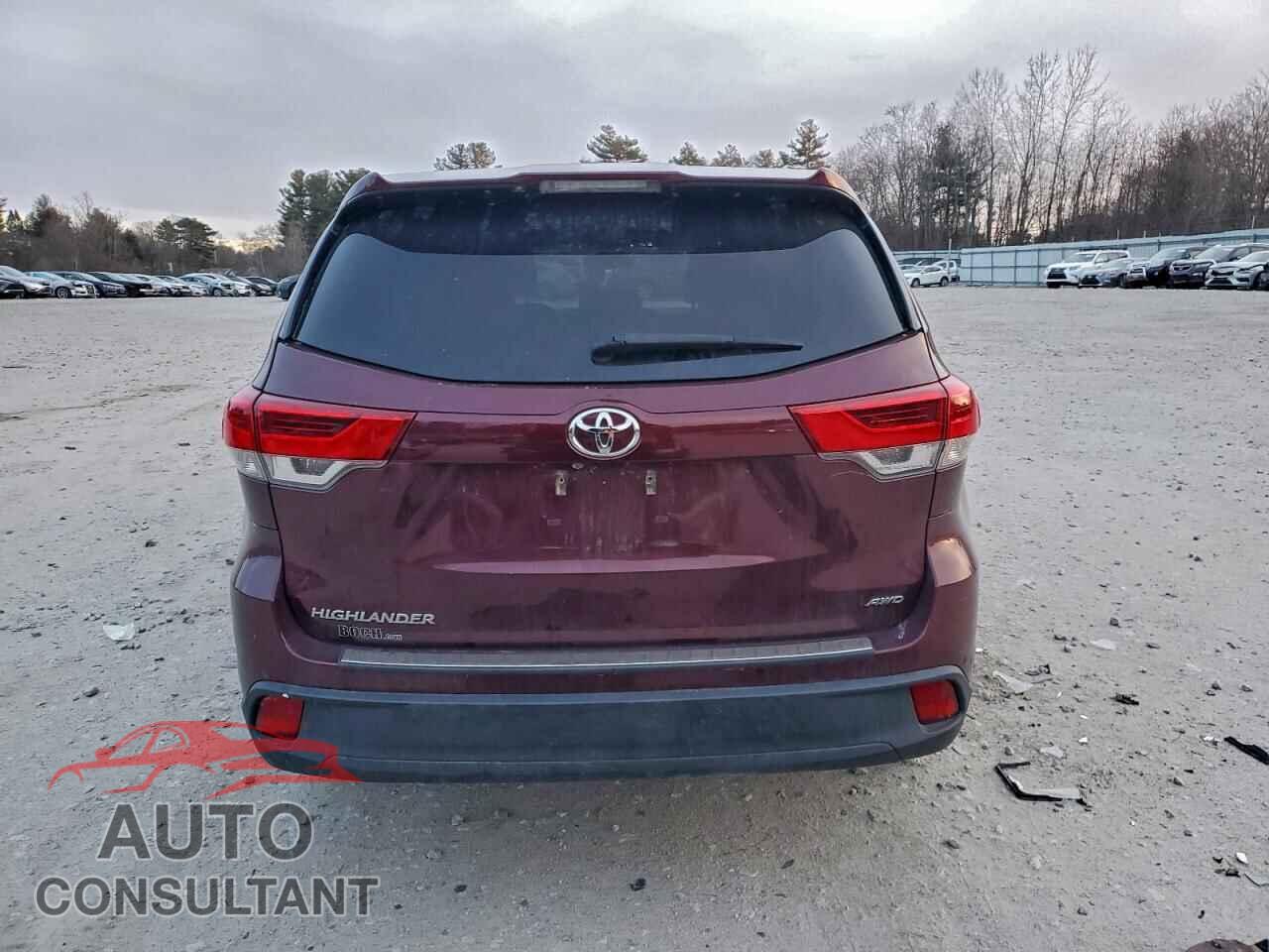 TOYOTA HIGHLANDER 2018 - 5TDBZRFH3JS806493