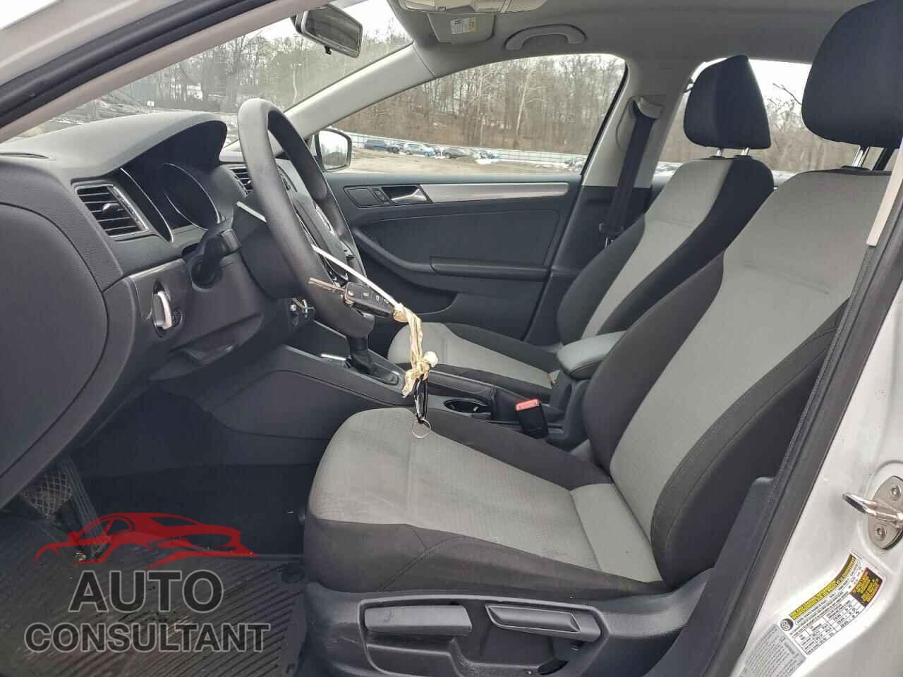 VOLKSWAGEN JETTA 2017 - 3VW2B7AJXHM334934