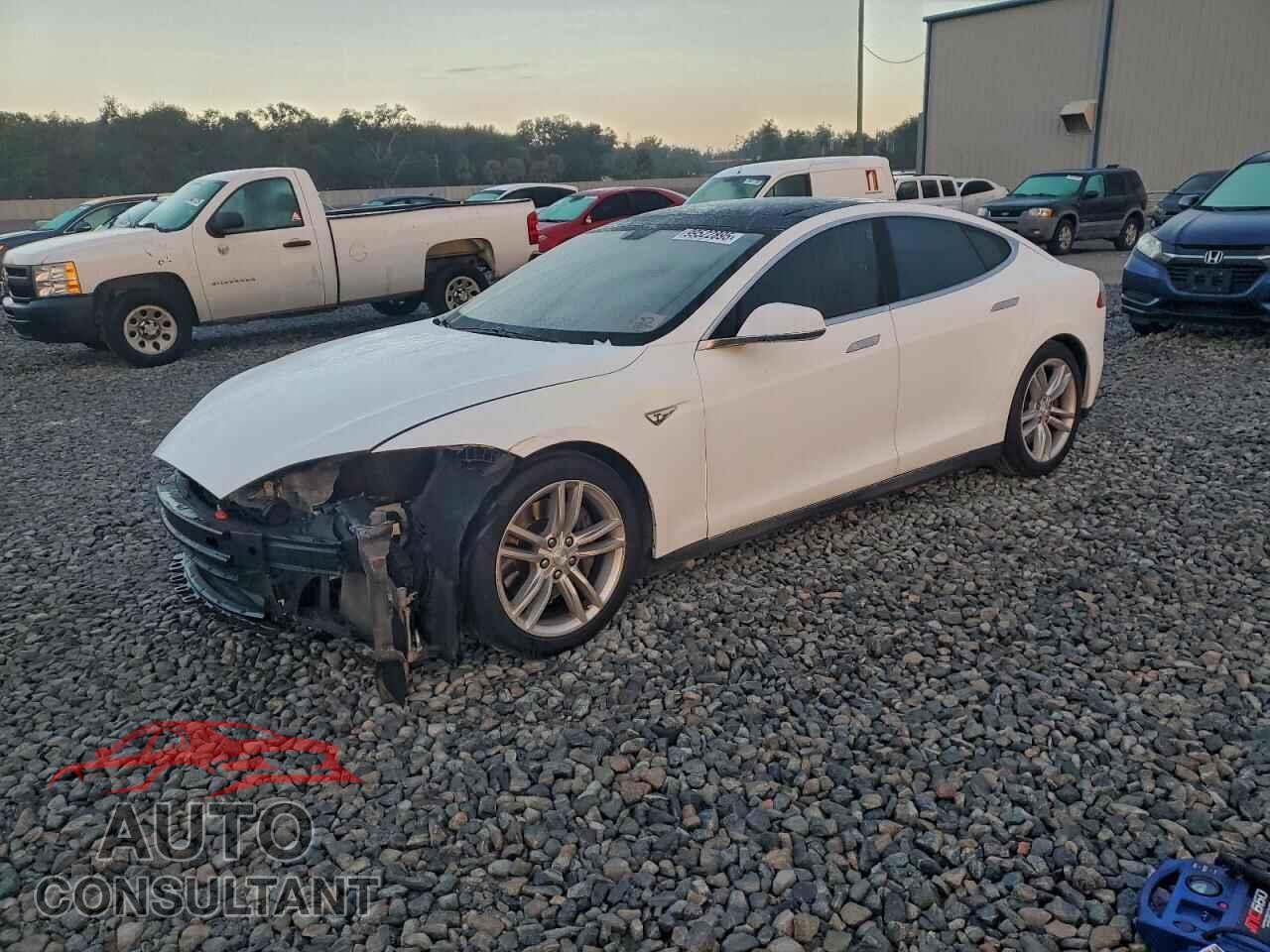 TESLA MODEL S 2013 - 5YJSA1DN2DFP12261