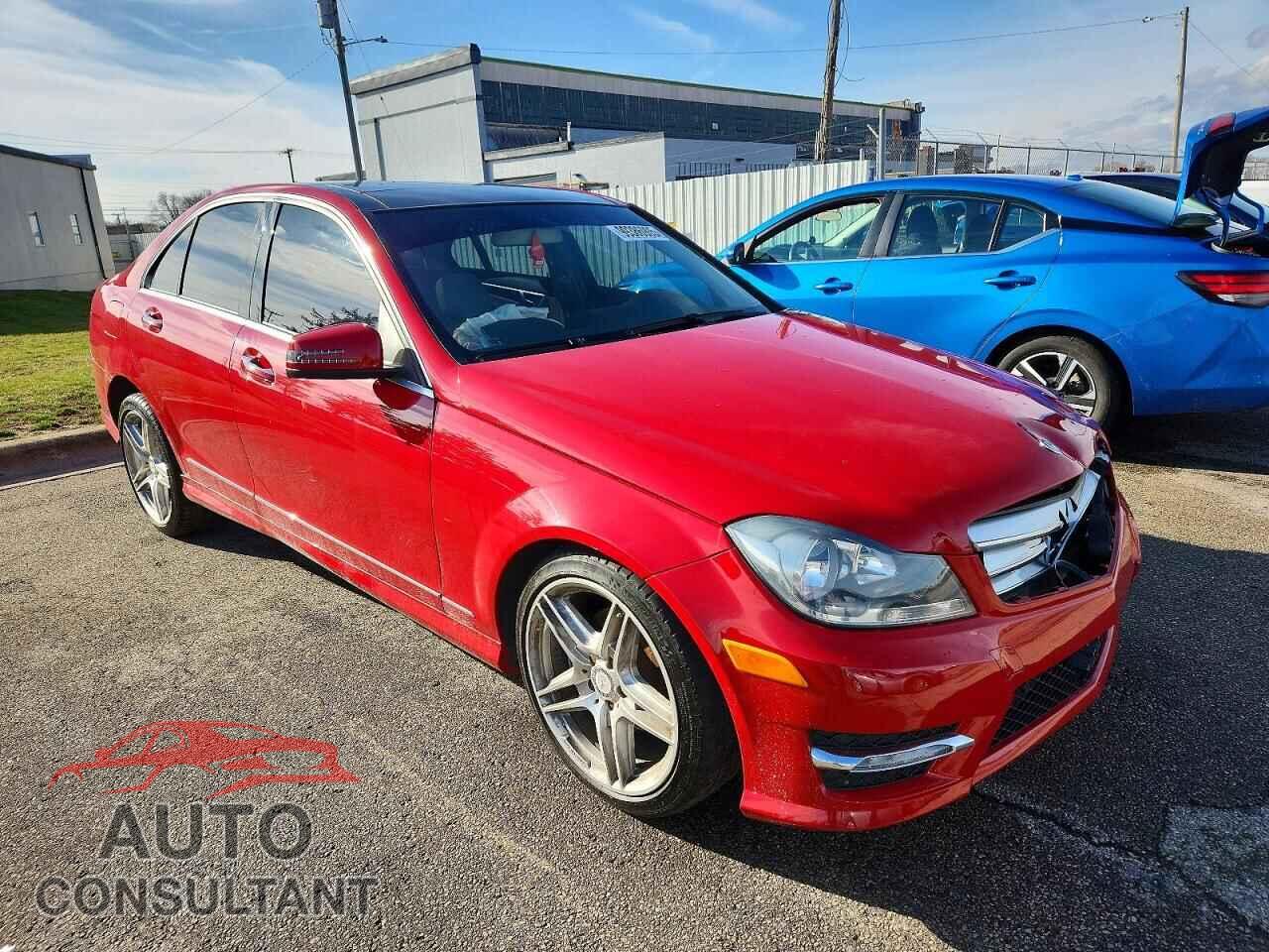 MERCEDES-BENZ C-CLASS 2012 - WDDGF8BB8CA724811