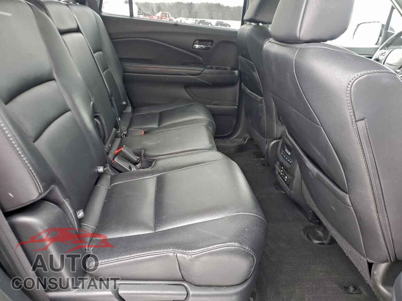 HONDA PILOT 2017 - 5FNYF6H98HB021070