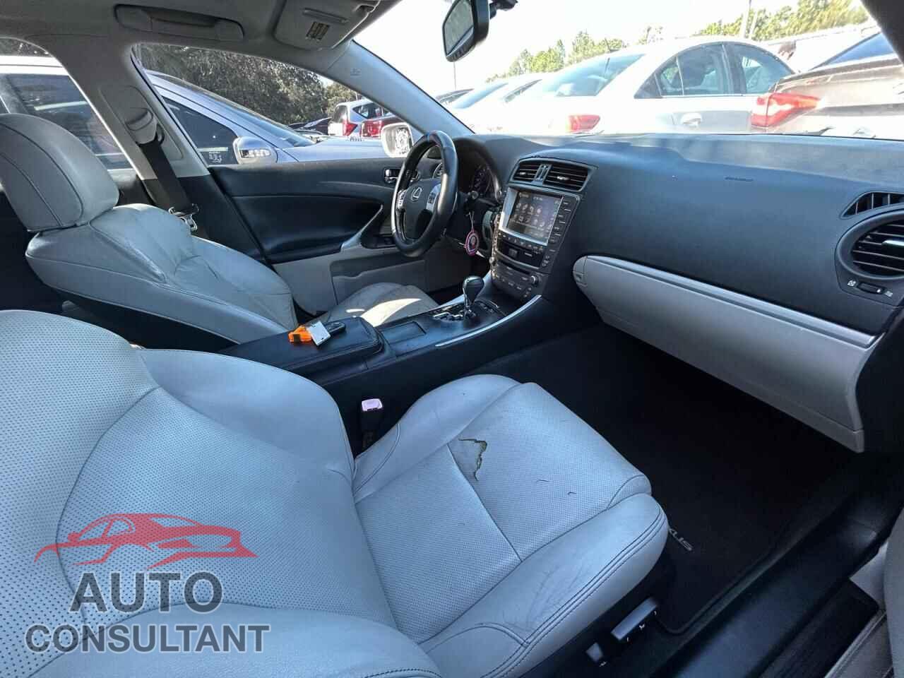 LEXUS IS 2011 - JTHBF5C20B5141236