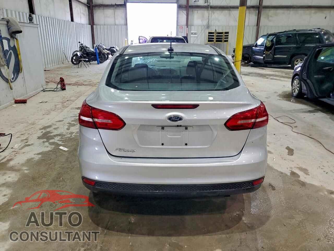 FORD FOCUS 2017 - 1FADP3E24HL302884