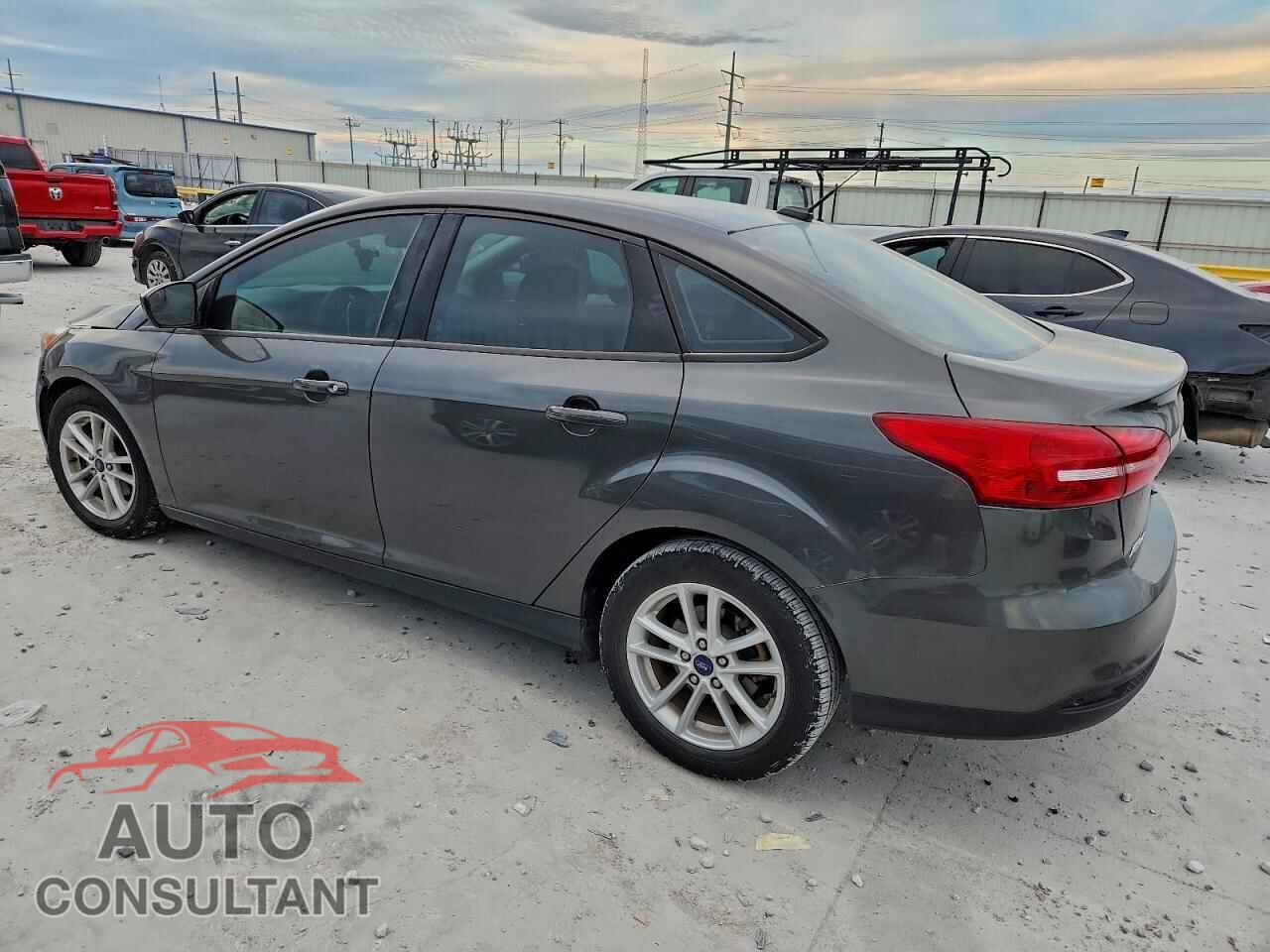 FORD FOCUS 2018 - 1FADP3FE8JL205458