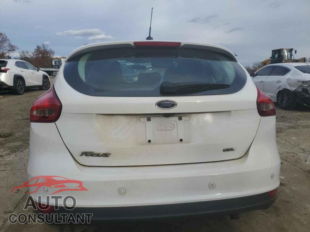 FORD FOCUS 2018 - 1FADP3M26JL200560