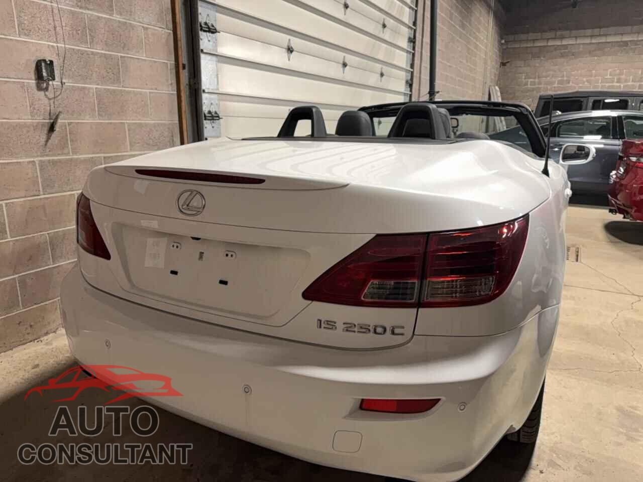 LEXUS IS 2015 - JTHFF2C24F2531960