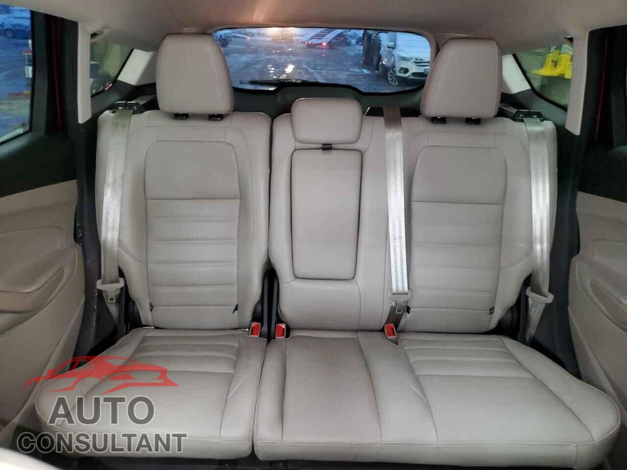 FORD ESCAPE 2017 - 1FMCU0JD0HUE52114