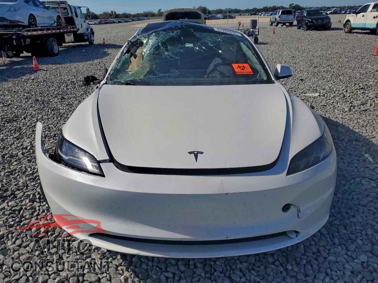 TESLA MODEL 3 2024 - 5YJ3E1EA6RF832575