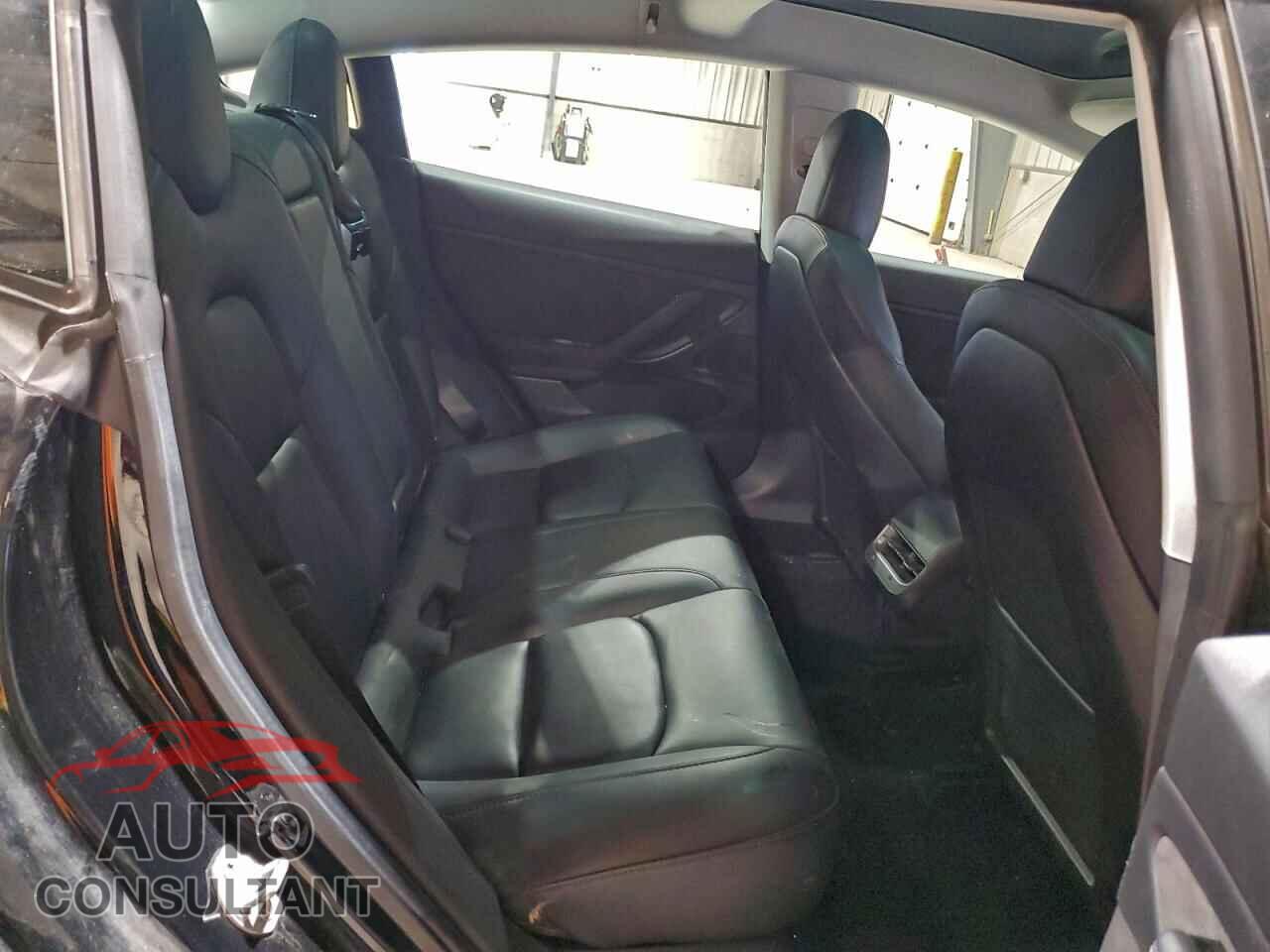 TESLA MODEL 3 2019 - 5YJ3E1EB8KF384547