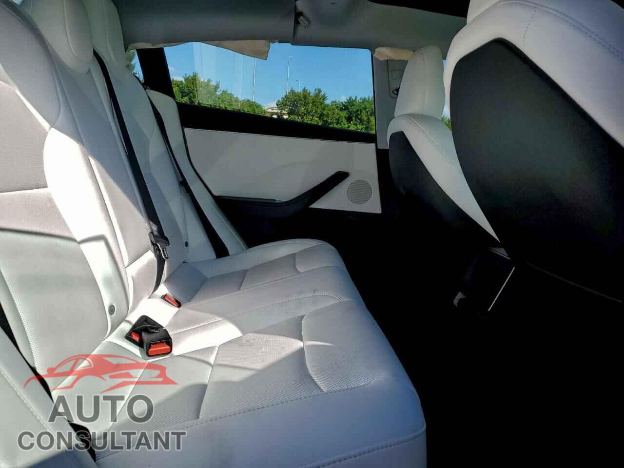 TESLA MODEL 3 2025 - 5YJ3E1EA9SF019706