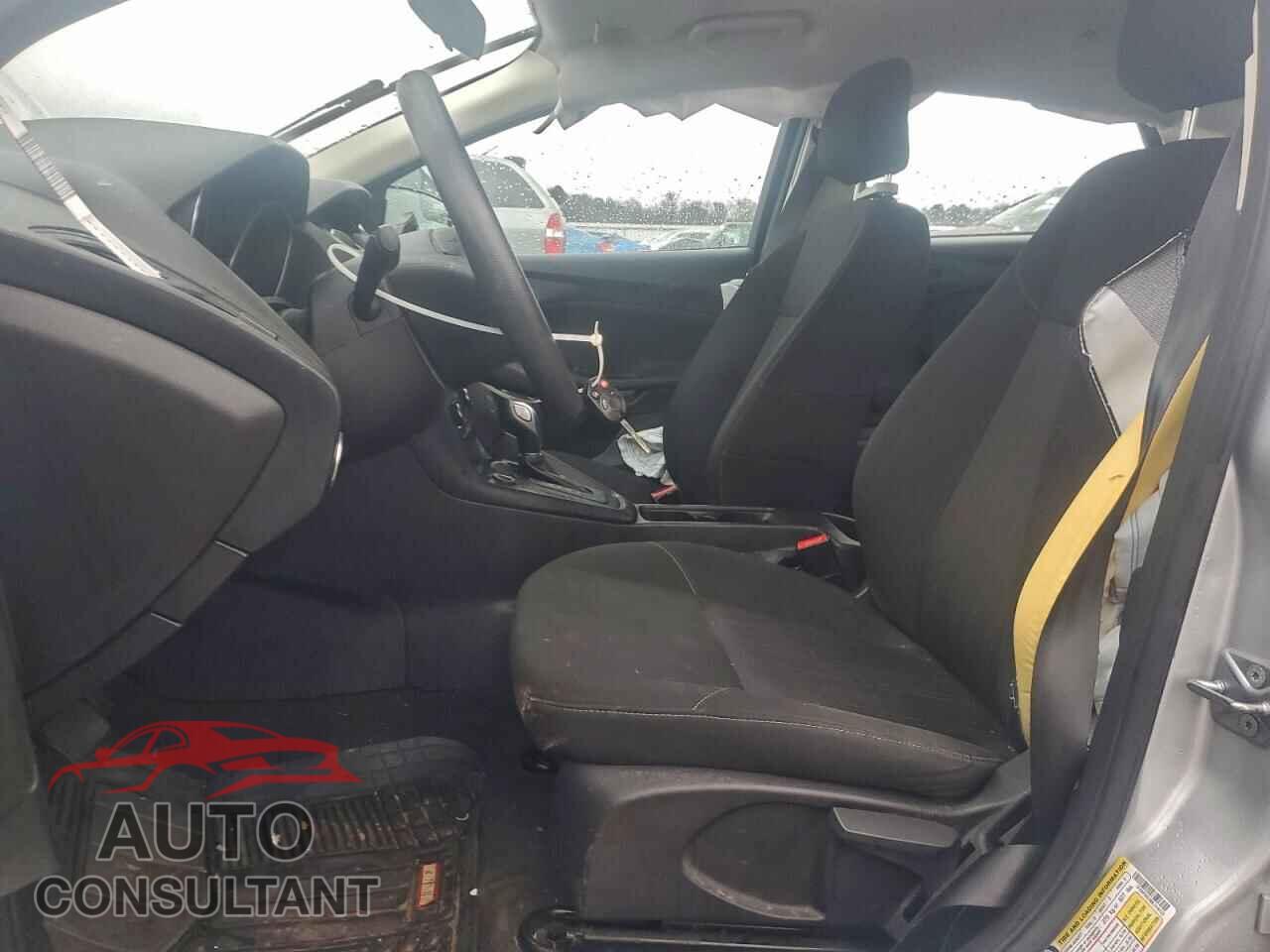 FORD FOCUS 2017 - 1FADP3E20HL316152