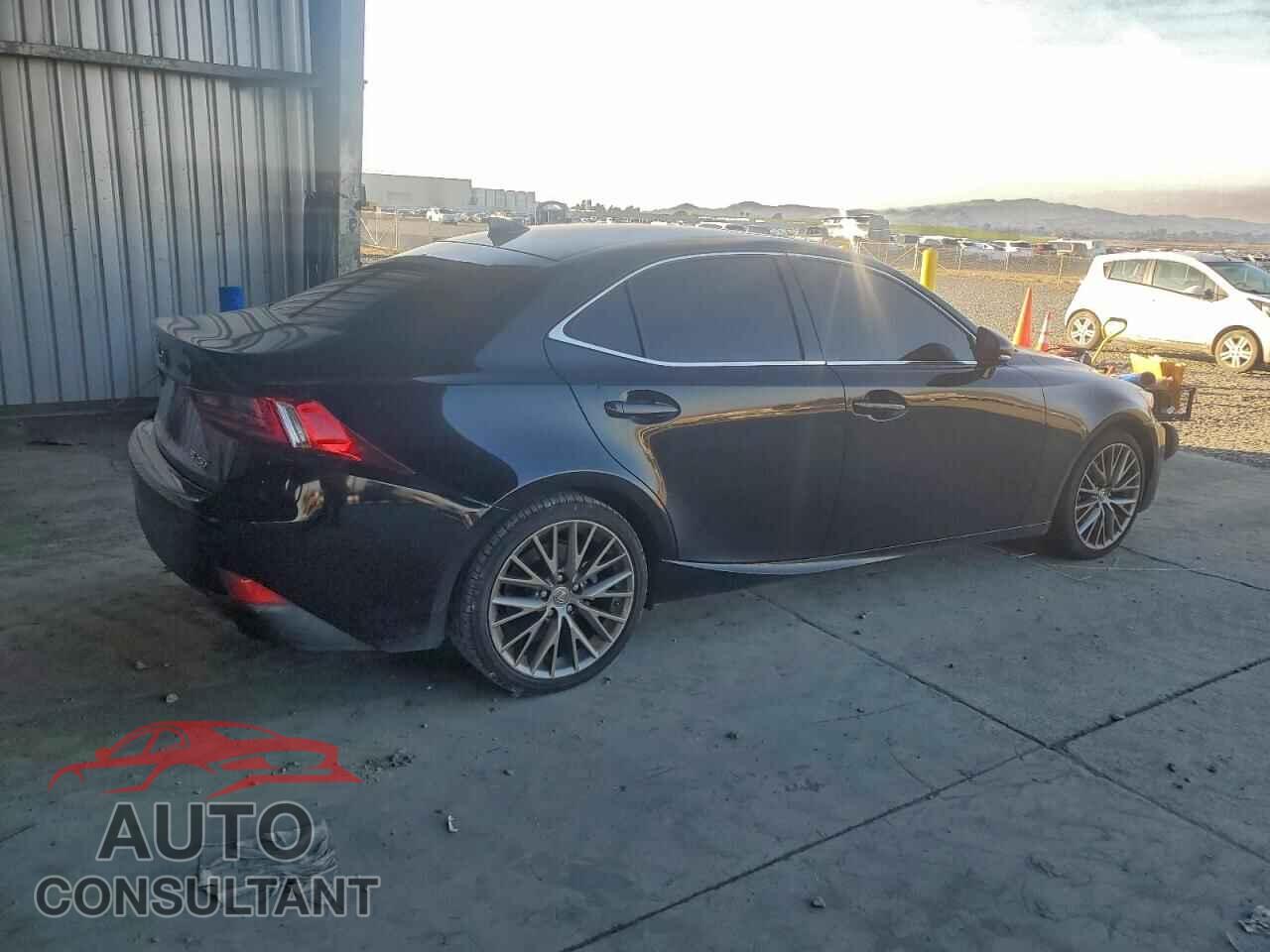 LEXUS IS 2015 - JTHBF1D29F5052570