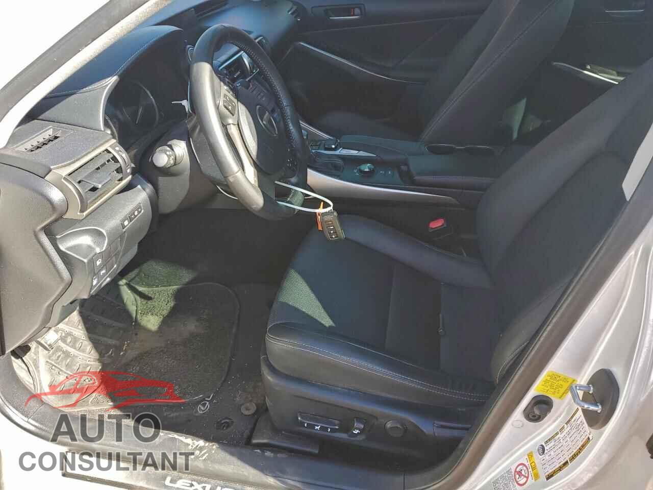 LEXUS IS 2017 - JTHBA1D20H5049879