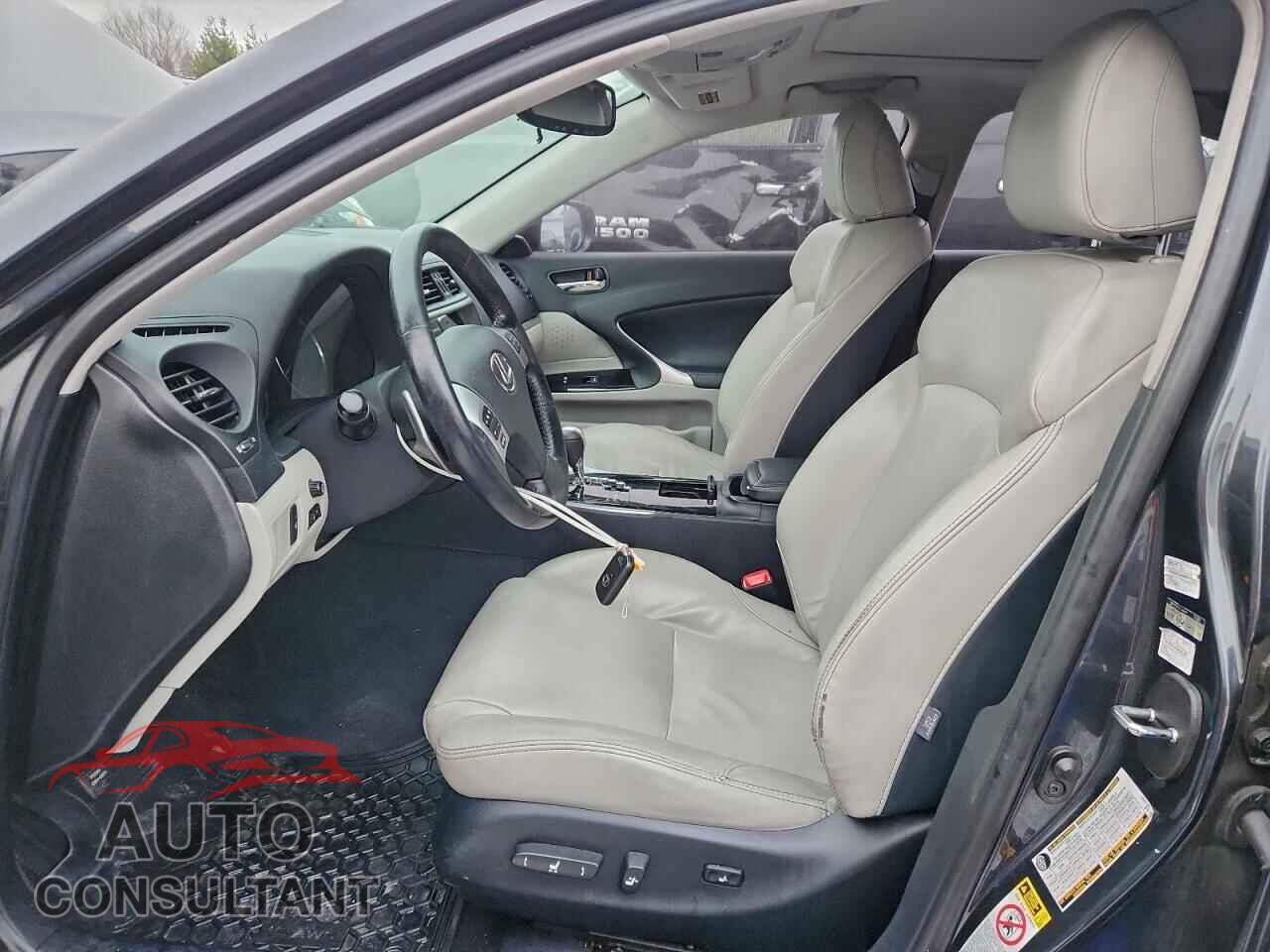 LEXUS IS 2011 - JTHCF5C25B5052489
