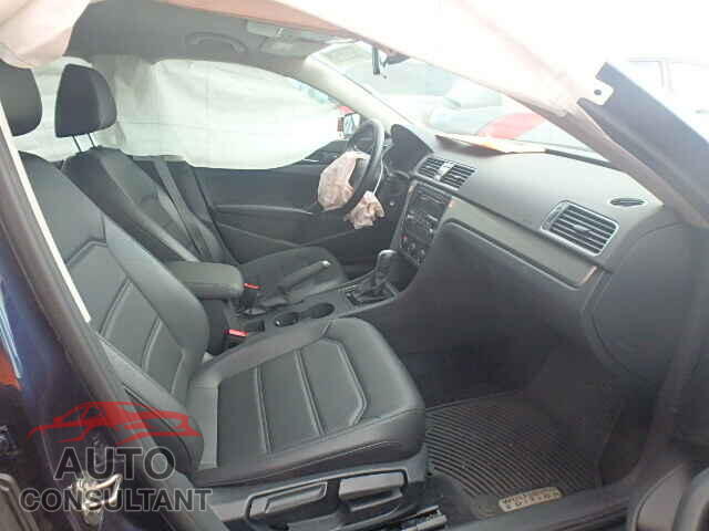 VOLKSWAGEN PASSAT 2015 - 1VWAT7A35FC026501