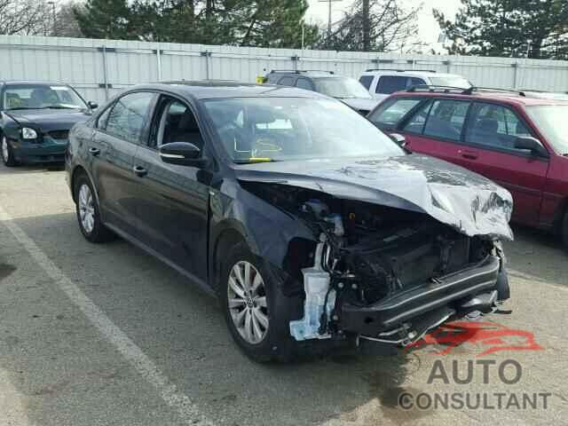 VOLKSWAGEN PASSAT 2015 - 1VWAT7A32FC081729
