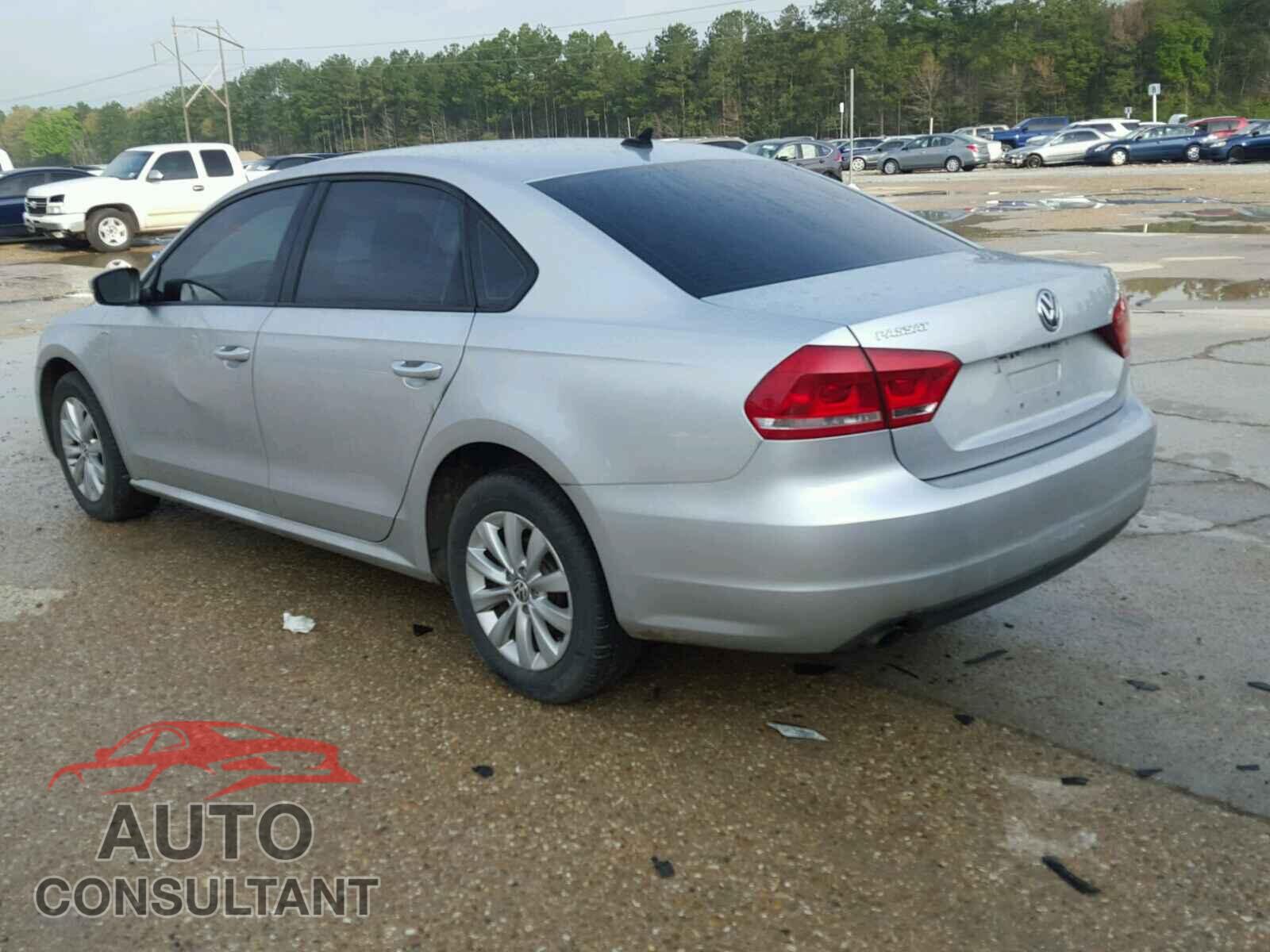 VOLKSWAGEN PASSAT 2015 - 1VWAT7A31FC054327
