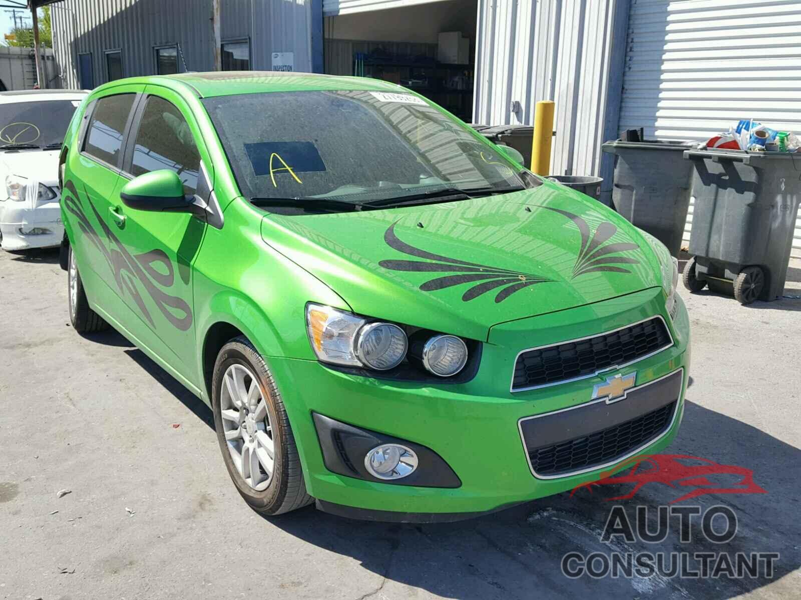 CHEVROLET SONIC 2015 - 1G1JC6SB3F4135822