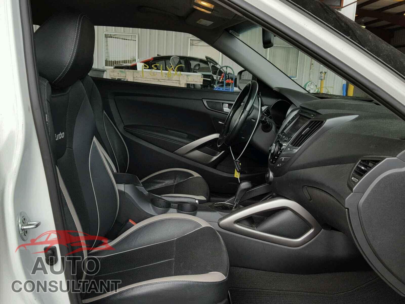 HYUNDAI VELOSTER 2015 - KMHTC6AE2FU226149