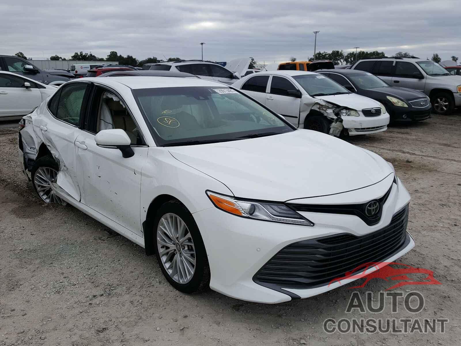 TOYOTA CAMRY 2018 - 4T1B11HK4JU093094