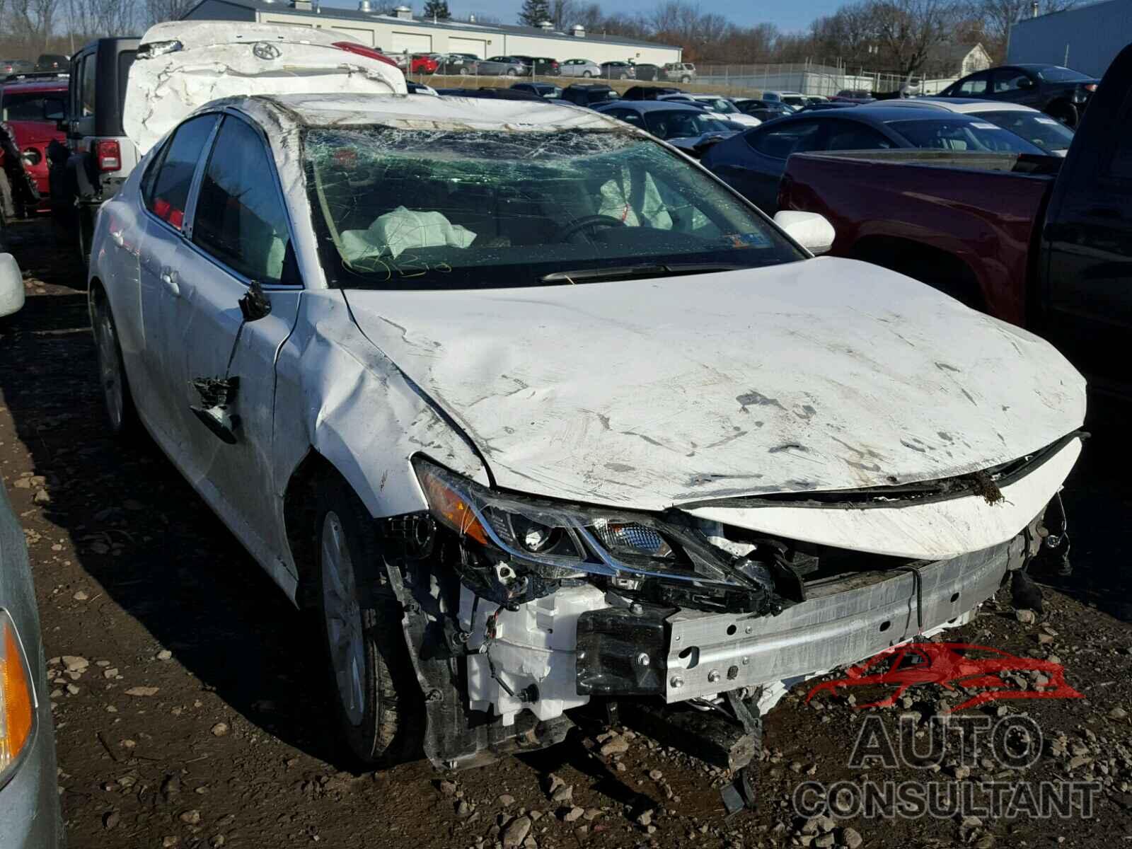 TOYOTA CAMRY 2018 - 4T1B11HK8JU039586