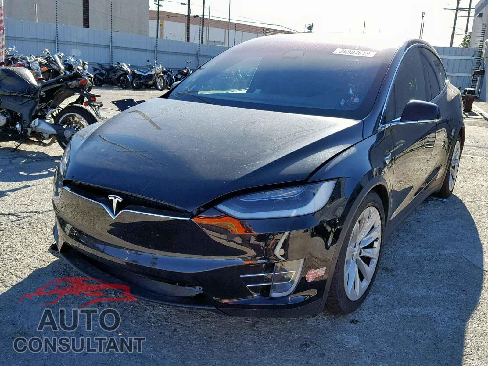 TESLA MODEL X 2018 - 5YJXCAE20JF090551